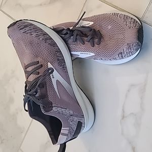 Brooks Tennis Shoes Women Size 9.5